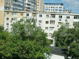 Apartament cu 3 camere, an 1983, zona Caraiman
