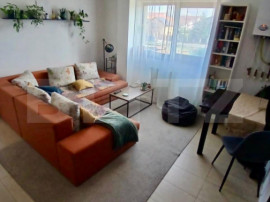 Apartament cu 2 camere 67 mp. decomandat, cu două balcoane