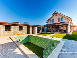 Casa mult visata cu piscina, 655 mp teren in Zimand Cuz