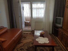 Apartament trei camere etaj 3, mobilat, stradal Bistrita Lac