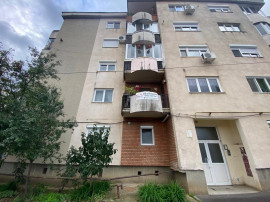 Apartament 3 camere zona UTA, etaj 1