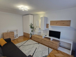 Apartament 3 camere renovat/lux -zona UMF