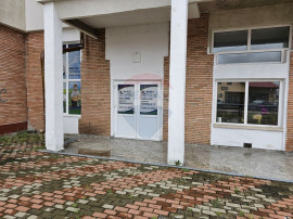 Spațiu comercial de 40mp de &icirc;nchiriat &icirc;n zona 1 Mai