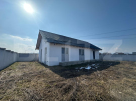 Casă de V&acirc;nzare cu 3 camere &icirc;n Cartierul Izvor, Tărlung