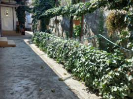 Casa batraneasca cu teren de 435mp cu utilitati si deschid