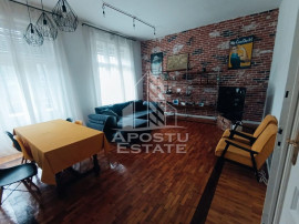 Apartament cu 3 camere, zona Centrala, Cladire Istorica