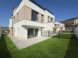 Casa tip duplex, la doar c&acirc;teva minute de mers de VIVO Mall !!!