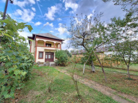 Casă cu farmec Neorom&acirc;nesc &ndash; Pietroșani, Argeș