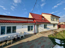 Casă / Vilă cu 4 camere de v&acirc;nzare &icirc;n zona Central