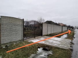 Teren intravilan, 1310 mp, stradal,construcție demolabila,