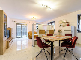 Apartament ultracentral &icirc;n bloc nou, 2 camere cu terasa ...