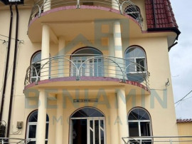 Vila P+2 Alexandru Cel Bun cu doua etaje si curte proprie