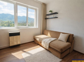 Garsoniera luminoasa cu bucatarie utilata si baie cu cada