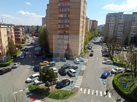 Apartament 3 camere, boxă - zona Grivitei