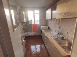 V&acirc;nzare apartament 3 camere cu centrală Bd. Obregia - F...