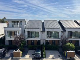 Vile Exclusiviste Langa Lac l Complex Rezidential