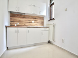 CALEA DOROBANTI, APARTAMENT NEMOBILAT IN BLOC TIP VILA, 0% C