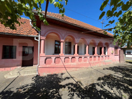 Casa de vanzare, 5 camere, 146 mp, zona TURCINESTI