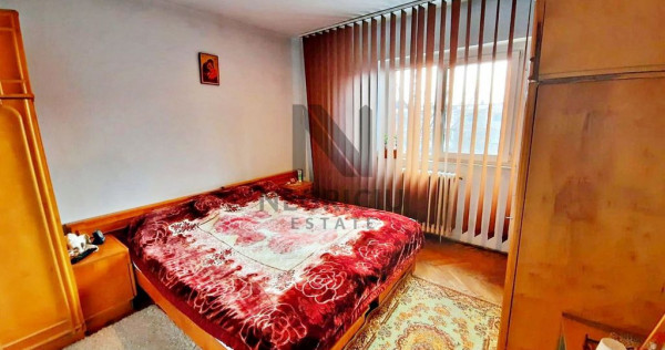 Apartament 3 camere, decomandat, Zona Aradului