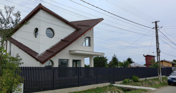 Casa noua și foarte moderna in apropiere de Primăria Lipan