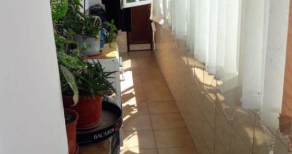 Apartament 4 camere de vanzare, situat in zona Dacia, Consta