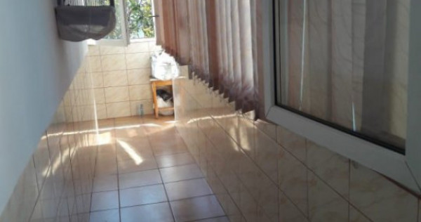 Apartament 4 camere de vanzare, situat in zona Dacia, Consta