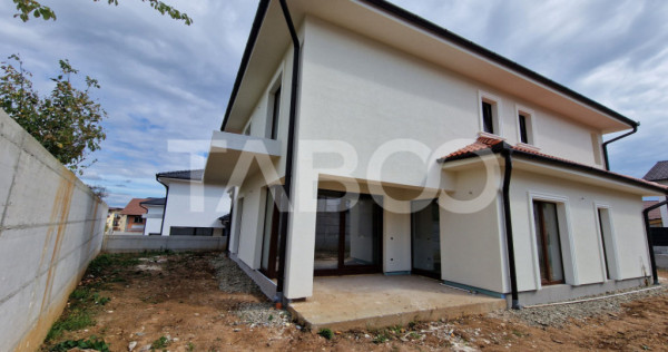 Casa individuala de vanzare cu teren, terasa, garaj si curte