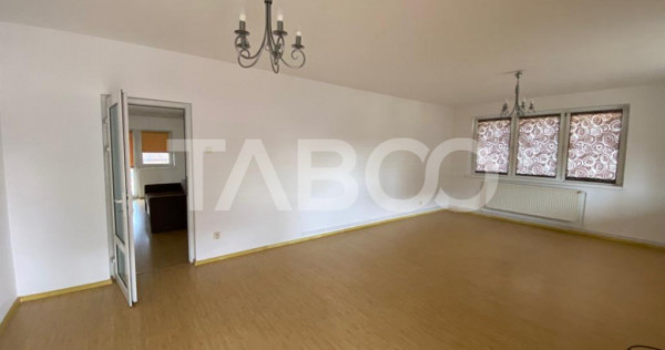 Spatiu birouri 80 mpu 2 camere loc de parcare cartier Strand