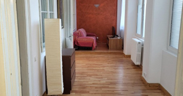 Apartament cu 2 camere si un living ultracentral