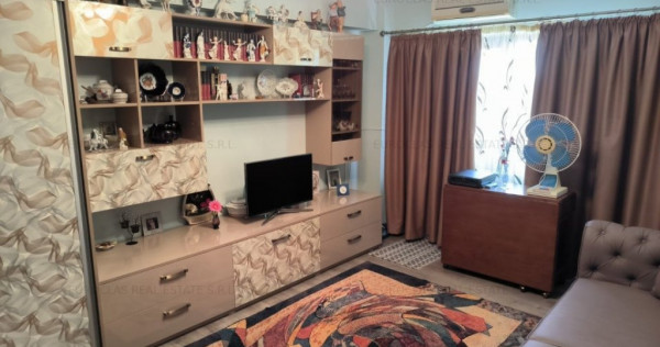 Apartament 3 camere decomandat - Peninsula - 140.000 euro (Cod E5)