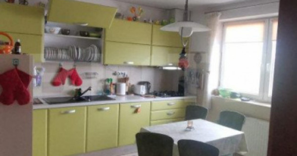 Apartament pe două nivele, cu 5 camere, 185mp, zona Zamca