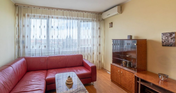 Apartament decomandat cu 2 camere zona Boul Roșu