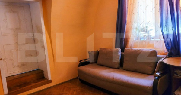 Casa Piata Sfatului compusa din apartament 3 camere, garsoni