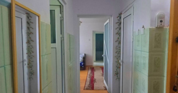 Apartament 3 camere - Cantemir - 68.500 euro negociabil