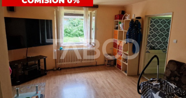 Apartament la casa cu 4 camere curte proprie si acces separa