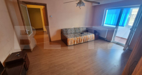 Apartament 3 camere, semidecomandat, etaj 1, zona centrala