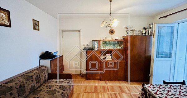 Negociabil! Apartament 2 camere si balcon, etaj 2/4, Zona Ci