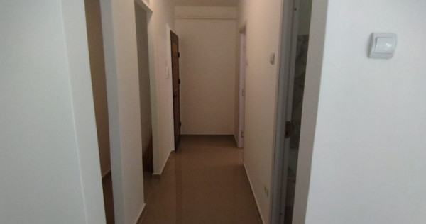 APARTAMENT 2 CAMERE, ETAJ 1, PODU ROS, RENOVAT