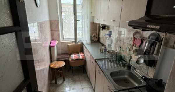 Apartament 2 camere, semidecomandat, zona Lama