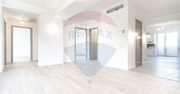 Apartament cu 4 camere de vanzare in zona Damaroaia - Pet...