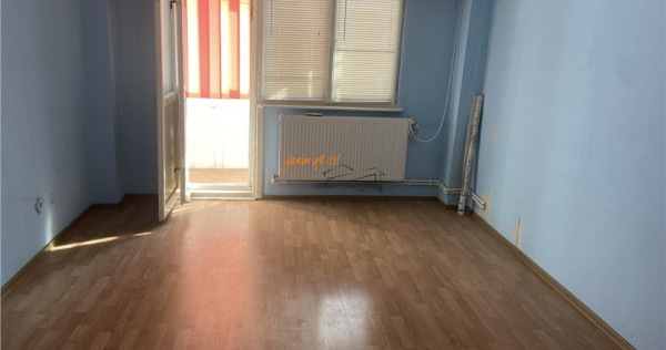 Apartament 3 camere , zona ultracentrala - str Stefan cel Ma