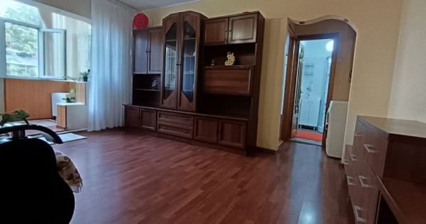 APARTAMENT 2 CAMERE, MOBILAT SI UTILAT, BLOC FARA RISC, ETAJ