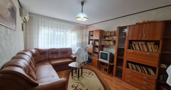 Apartament cu doua camere de vanzare situat central