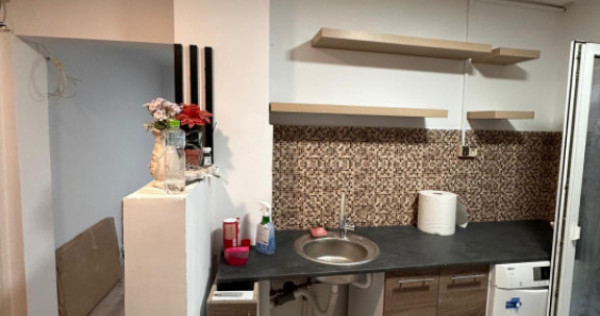 Apartament 3 camere, situat in zona CET