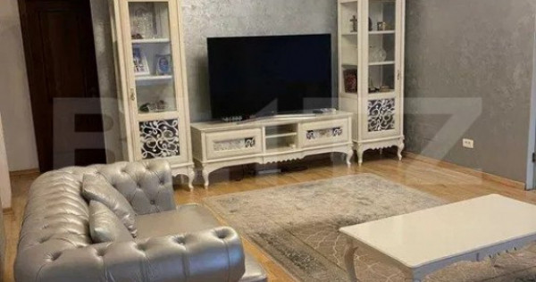 Apartament cu 3 camere, parcare privata, zona centrala