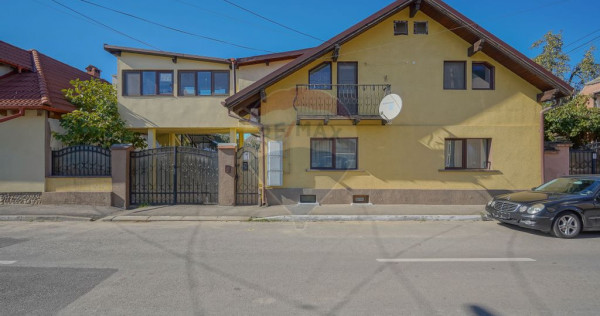 Casă cu 2 apartamente, teren 600 mp, deschidere la 2 str...