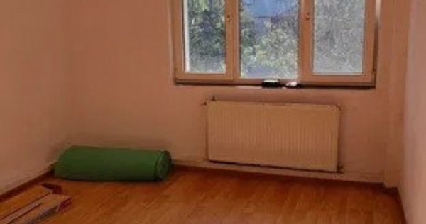 APARTAMENT 4 CAMERE, SEMIDECOMANDAT, PODU ROS,ETAJ INTERMEDI