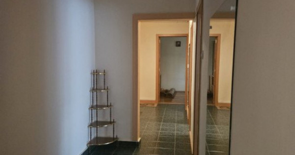 Apartament cu 3 camere, decomandat - bvd. Mihai Viteazu