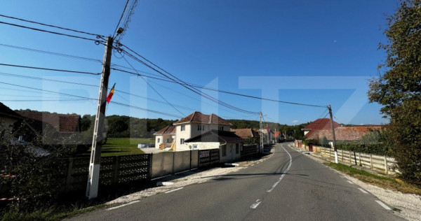 Casă cu 5 camere și spațiu comercial, teren 4079mp, zona