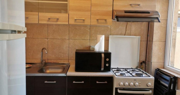 2 camere zona Banu Manta